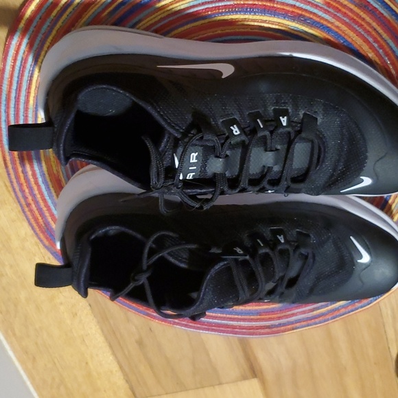 Sneakers - Picture 3 of 4